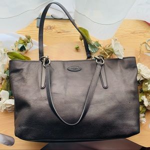 Coach✨Ellis Pebbled Leather Zip Tote